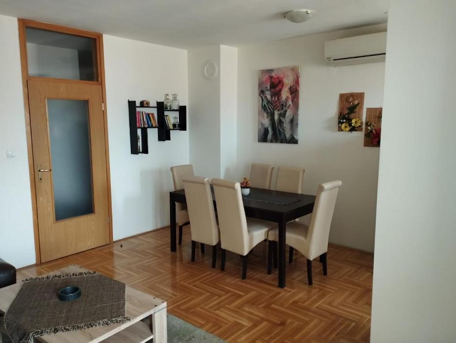 Deep Blue Apartment โตรกีร์ ภายนอก รูปภาพ