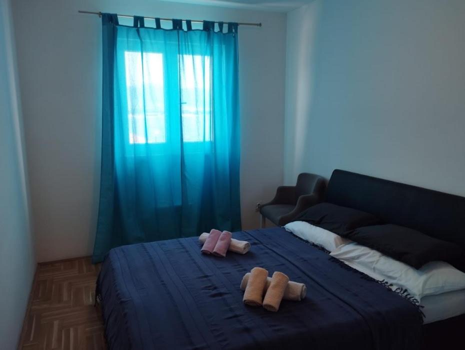 Deep Blue Apartment โตรกีร์ ภายนอก รูปภาพ