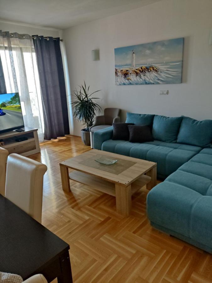 Deep Blue Apartment โตรกีร์ ภายนอก รูปภาพ